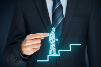 Hebron Costa Cruz de Oliveira compartilha reflexões sobre os desafios e aprendizados de conciliar a advocacia com a paternidade.