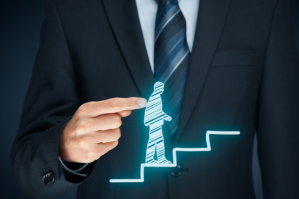 Hebron Costa Cruz de Oliveira compartilha reflexões sobre os desafios e aprendizados de conciliar a advocacia com a paternidade.