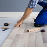 Marcio André Savi destaca as principais tendências e materiais que tornam as reformas de imóveis mais sustentáveis e funcionais.