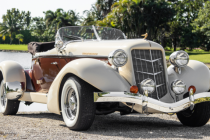 Manter um carro antigo é investir em história, cuidado e paixão, ressalta Márcio Pires de Moraes.