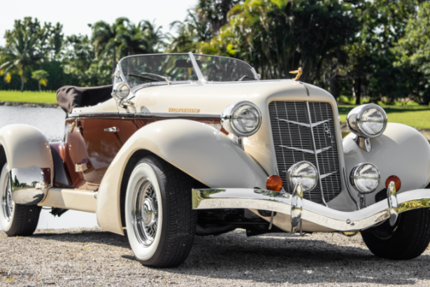 Manter um carro antigo é investir em história, cuidado e paixão, ressalta Márcio Pires de Moraes.