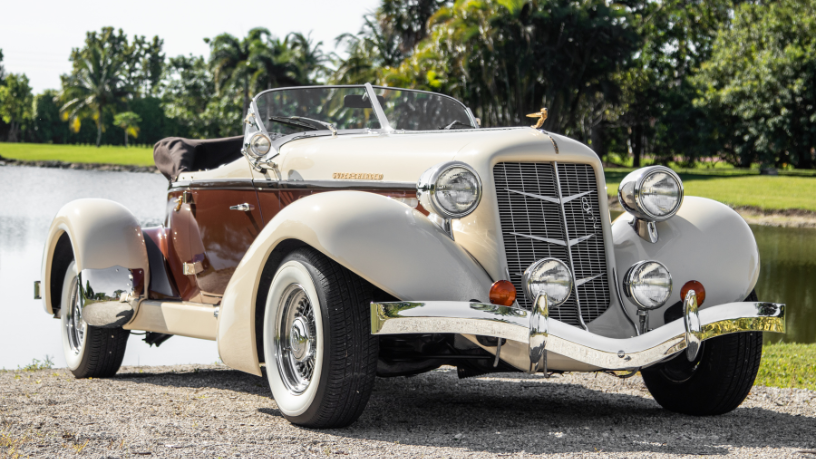 Manter um carro antigo é investir em história, cuidado e paixão, ressalta Márcio Pires de Moraes.