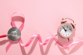 Entenda como funciona o rastreamento do câncer e quem deve realizá-lo, um tema esclarecido por Vinicius Tadeu Sattin Rodrigues com foco em prevenção e cuidado com a saúde.