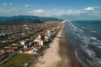 Francisco Lucena Imóveis analisa se Mongaguá vale a pena para morar ou investir em 2026.