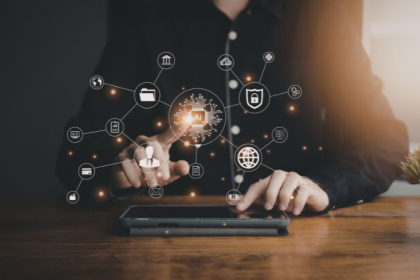 A nova lógica das relações sociais nasce das conexões criadas pelas plataformas digitais. Andre de Barros Faria destaca o impacto dessa transformação no ambiente online.